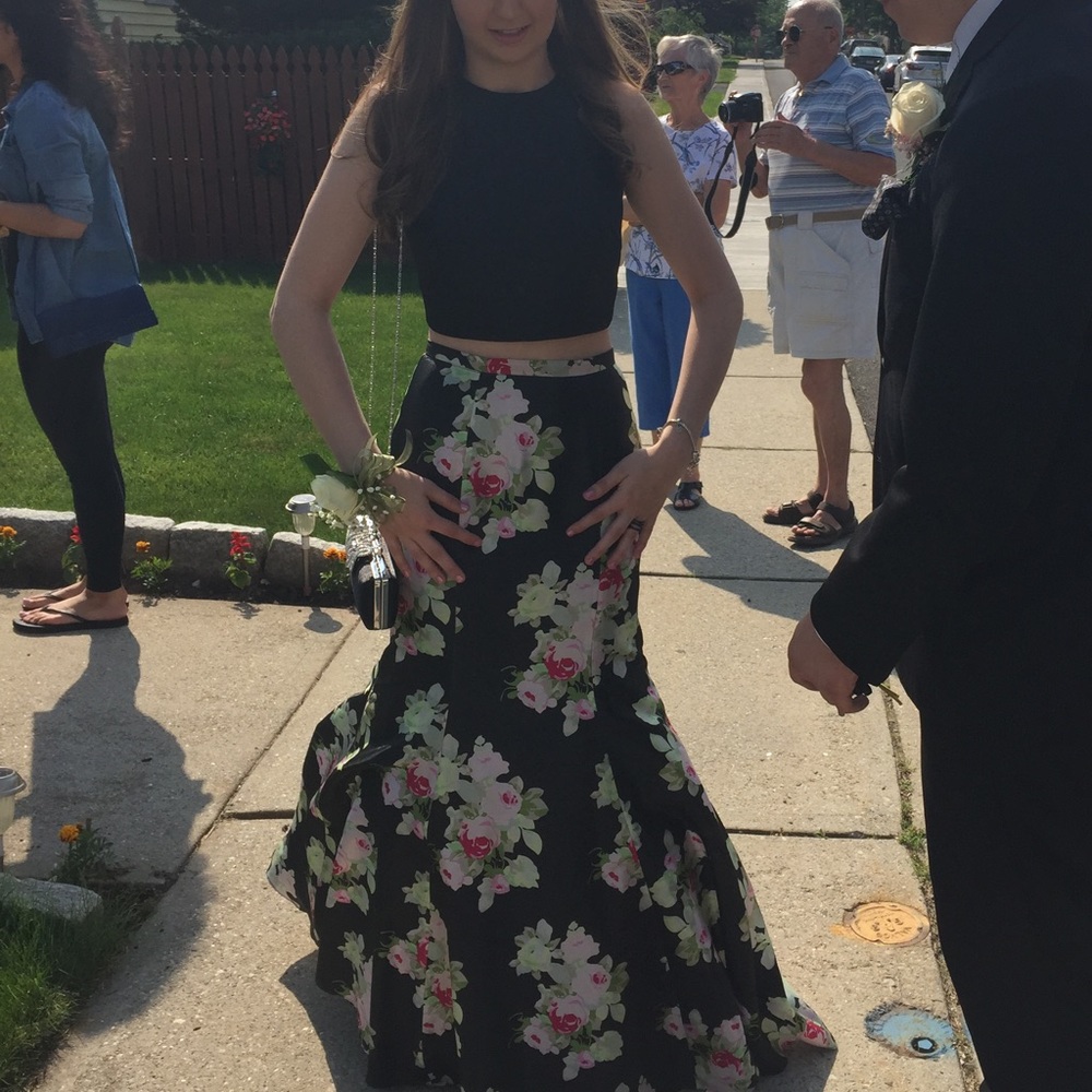 Black Floral Two-Piece Dress - Picture 2 of 3